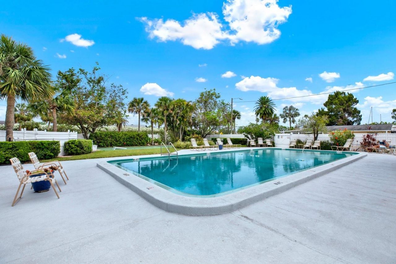 4939 Floramar Terrace , Unit 204, New Port Richey, FL 34652 Photo
