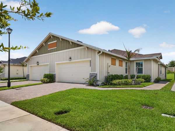 2057 SE Crosswood Way, Port St. Lucie, FL 34984