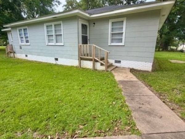 303 3rd Avenue SE, Aliceville, AL 35442