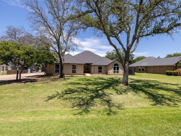 612 Aqua Vista Drive, Granbury, TX 76049