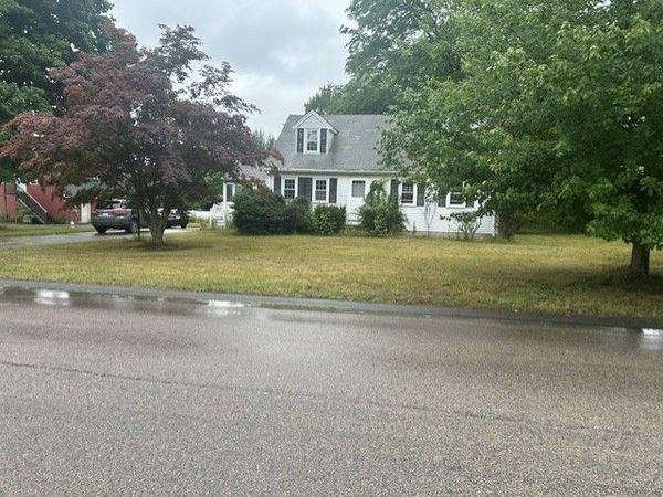 8 North St, Bridgewater, MA 02324
