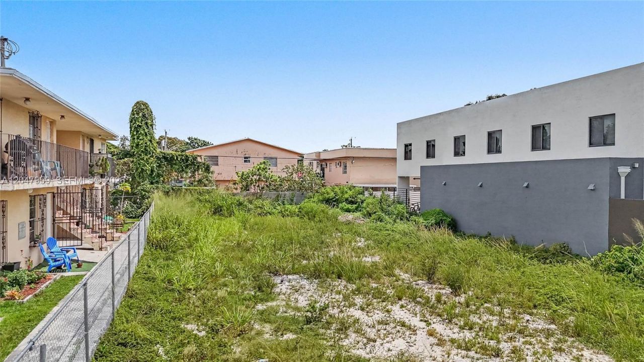 1877 SW 7th St , Miami, FL 33135 Photo