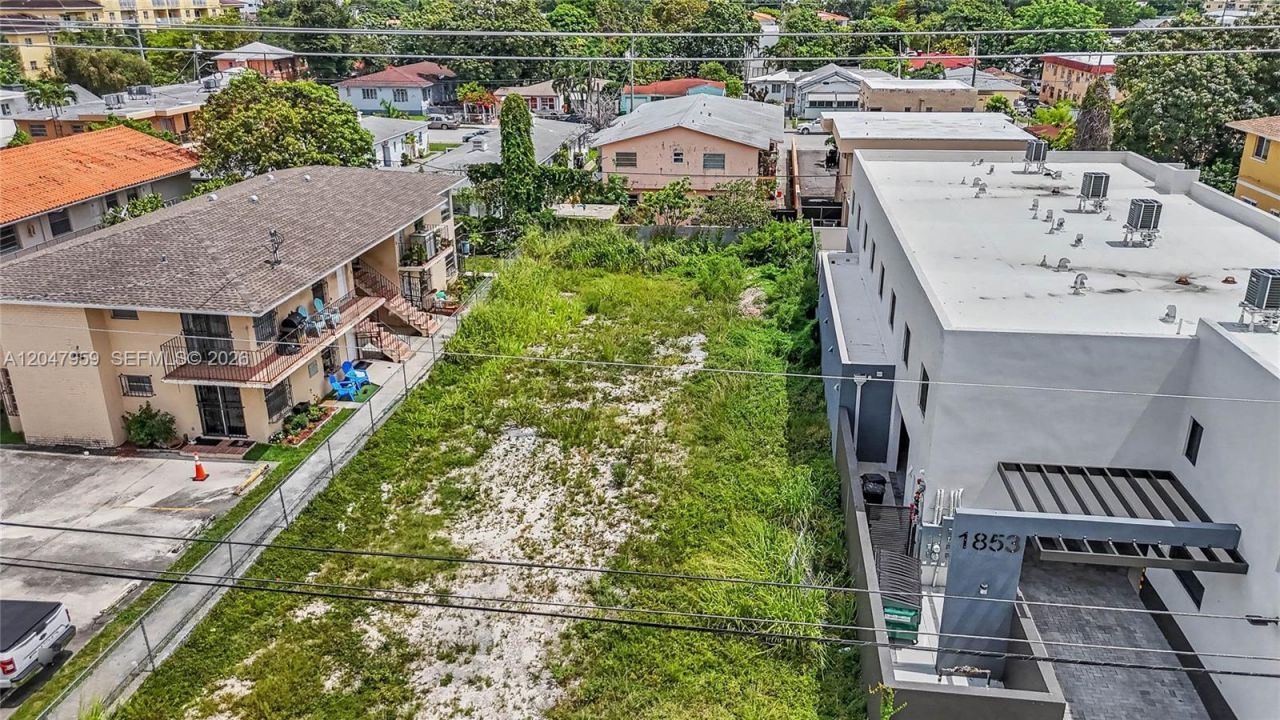 1877 SW 7th St , Miami, FL 33135 Photo