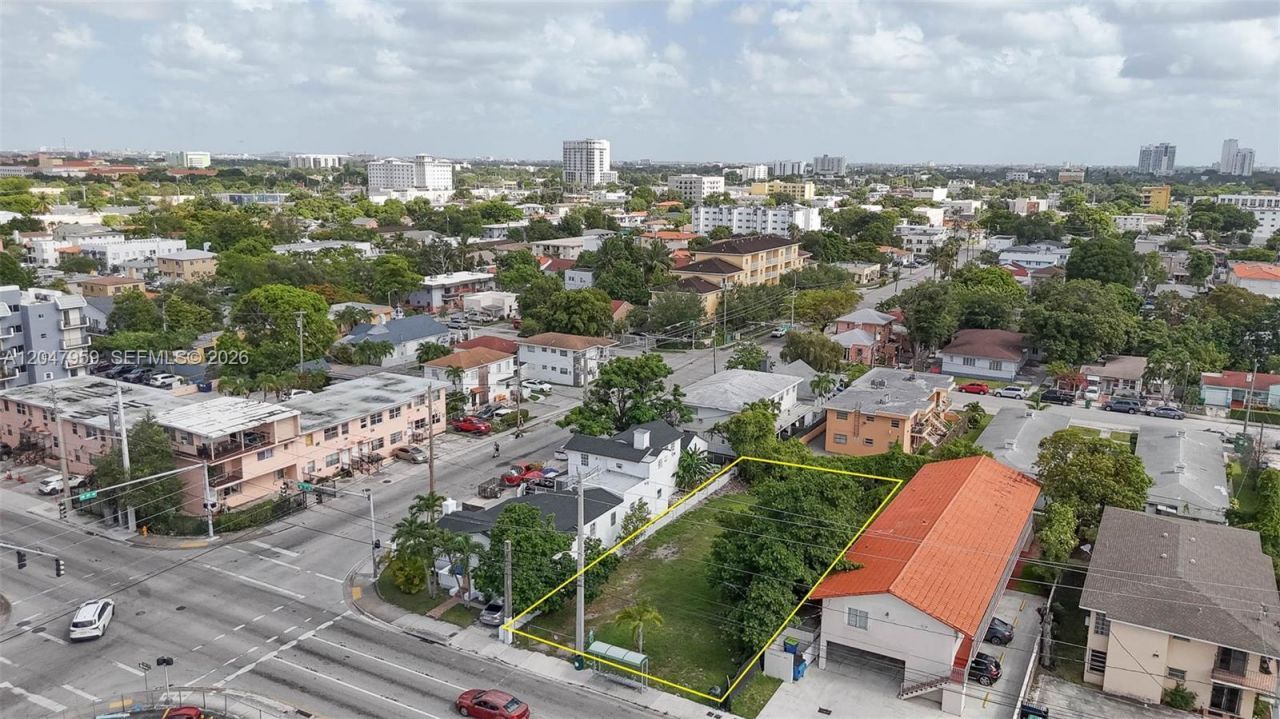 1877 SW 7th St , Miami, FL 33135 Photo