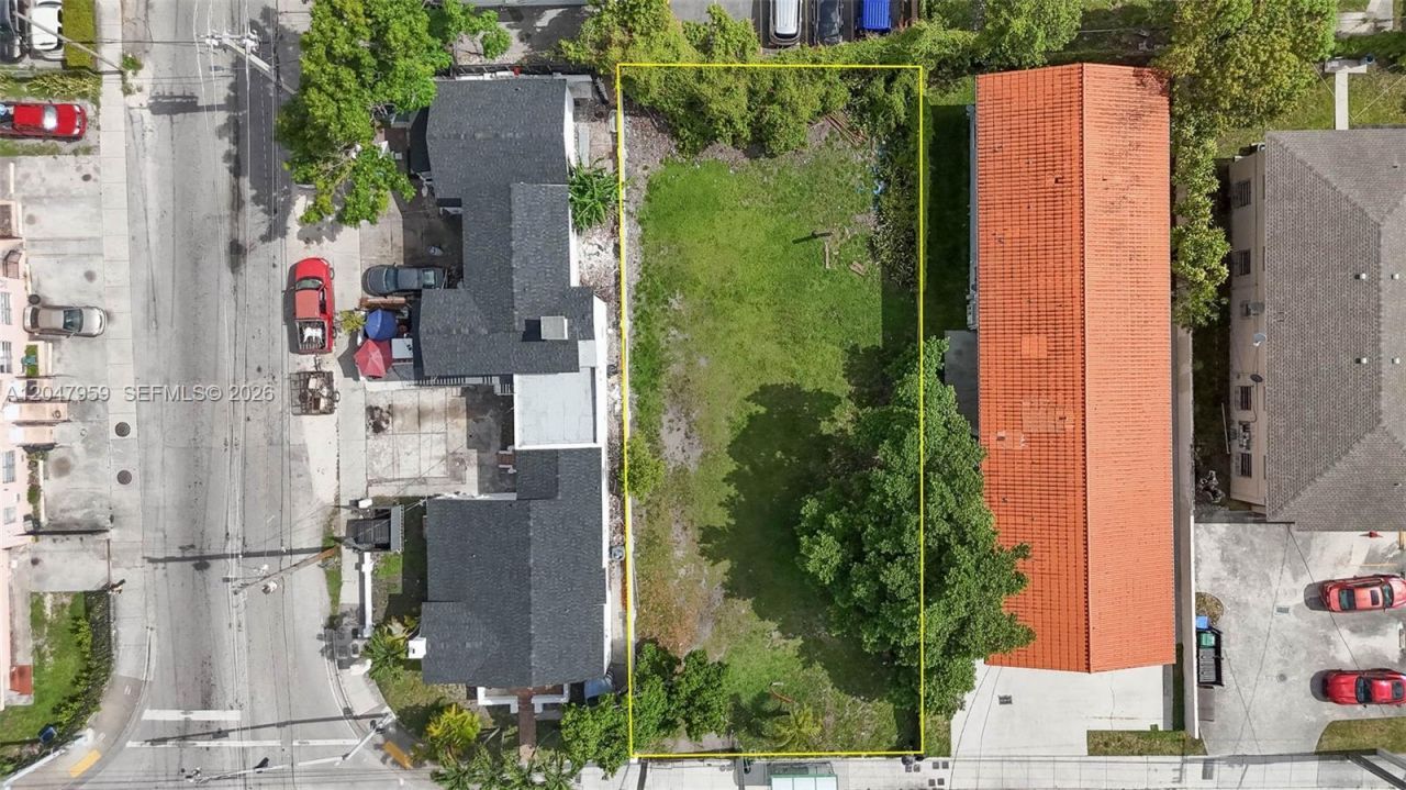 1877 SW 7th St , Miami, FL 33135 Photo