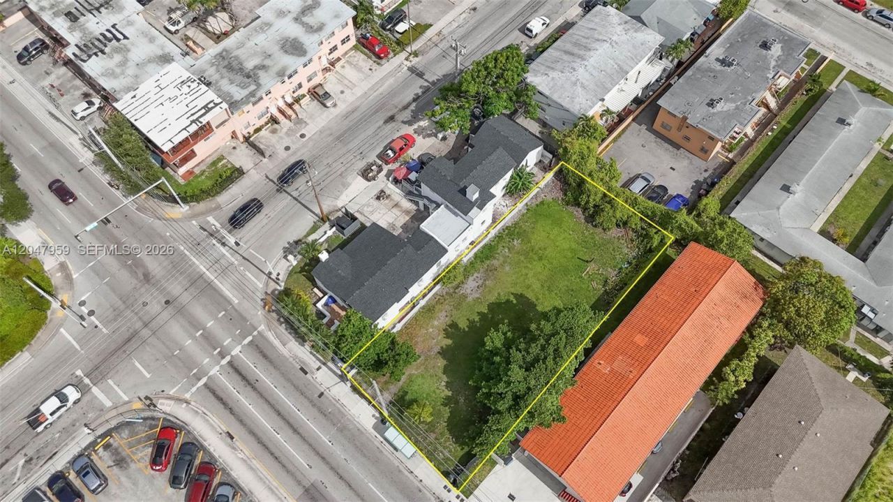 1877 SW 7th St , Miami, FL 33135 Photo