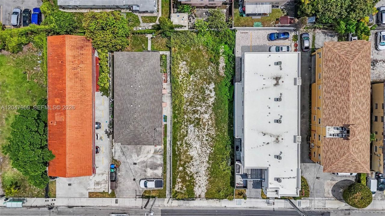 1877 SW 7th St , Miami, FL 33135 Photo