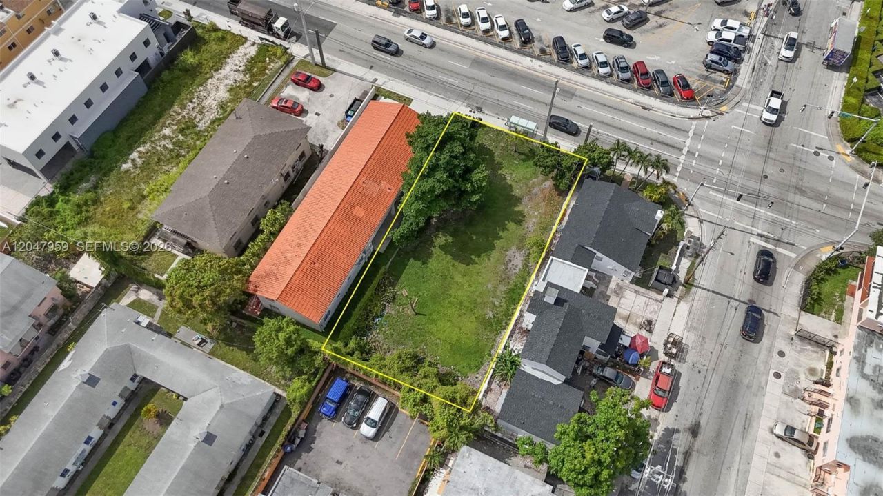 1877 SW 7th St , Miami, FL 33135 Photo