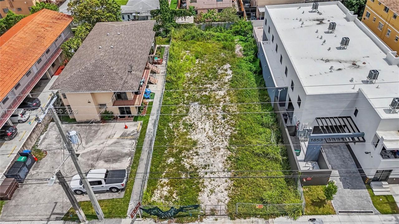 1877 SW 7th St , Miami, FL 33135 Photo