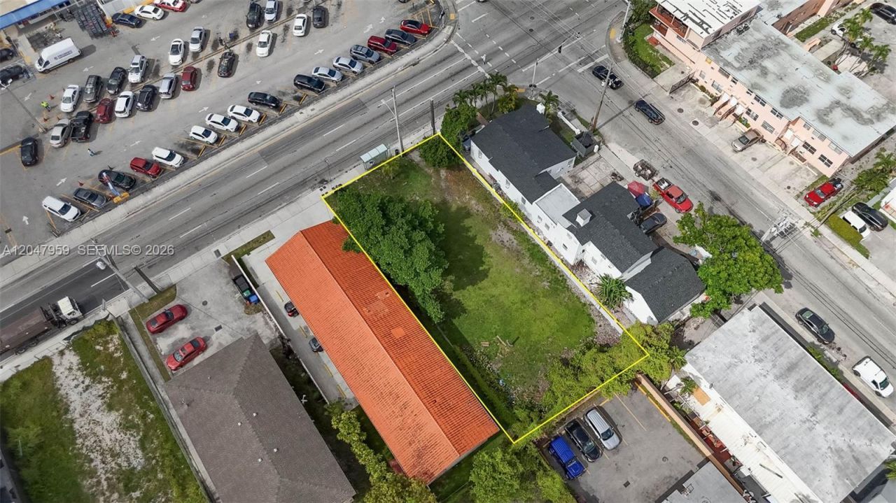 1877 SW 7th St , Miami, FL 33135 Photo