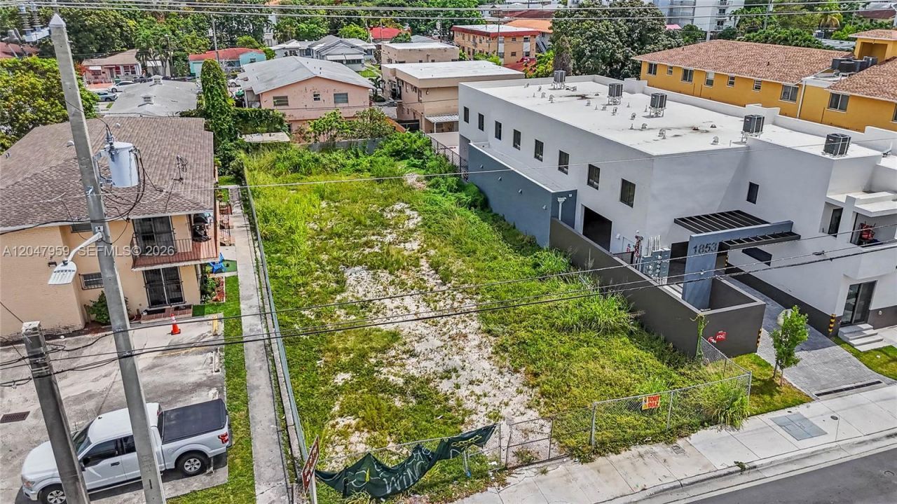 1877 SW 7th St , Miami, FL 33135 Photo