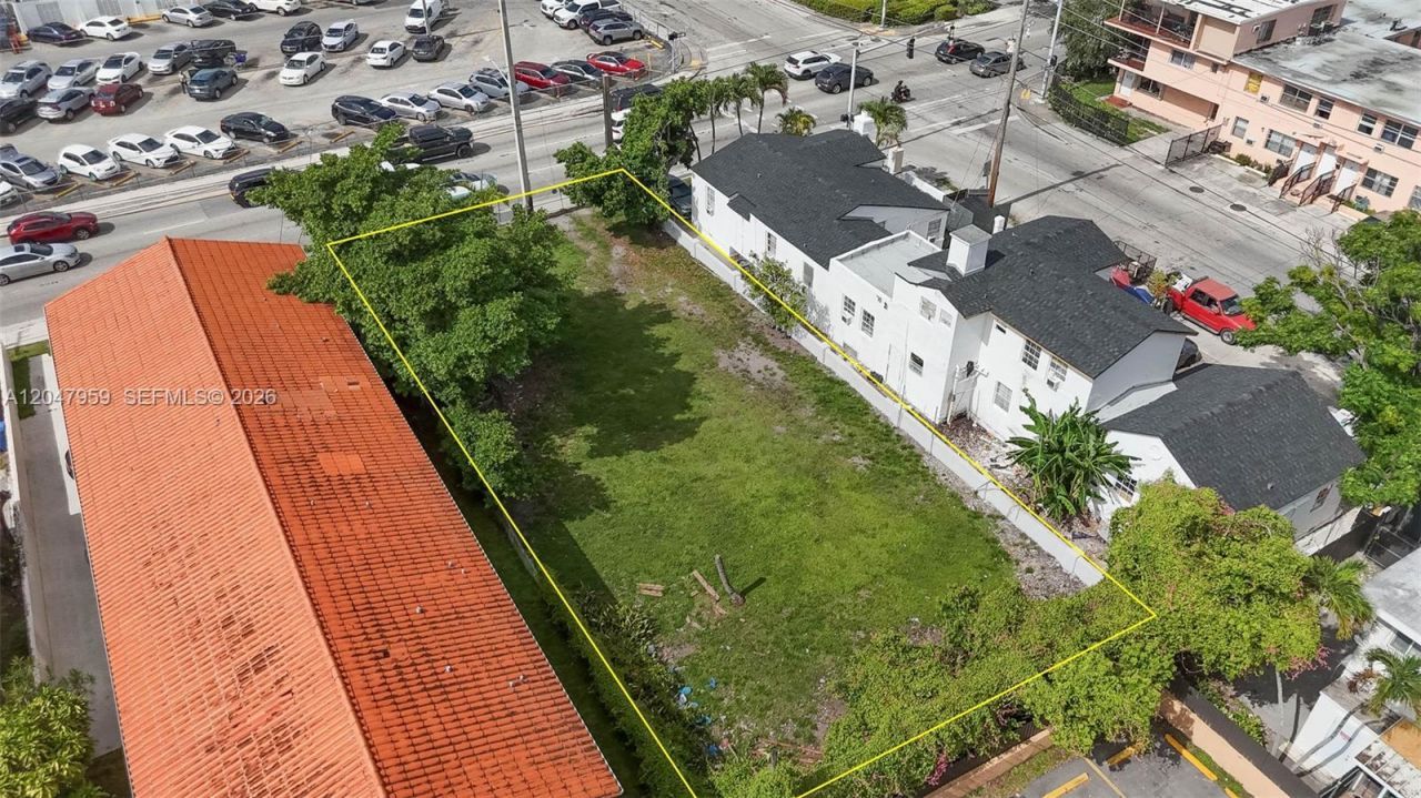 1877 SW 7th St , Miami, FL 33135 Photo
