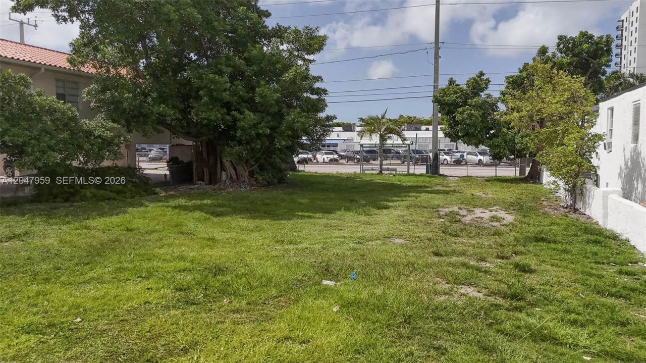 1877 SW 7th St , Miami, FL 33135 Photo