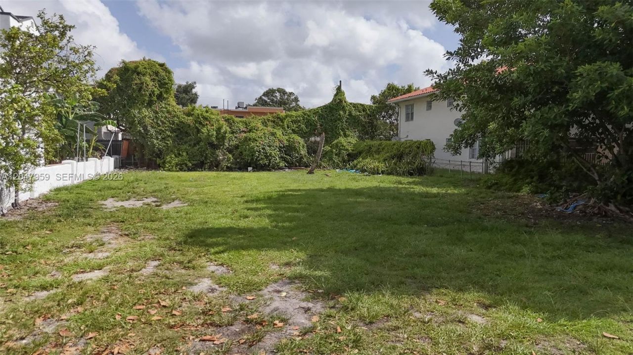 1877 SW 7th St , Miami, FL 33135 Photo