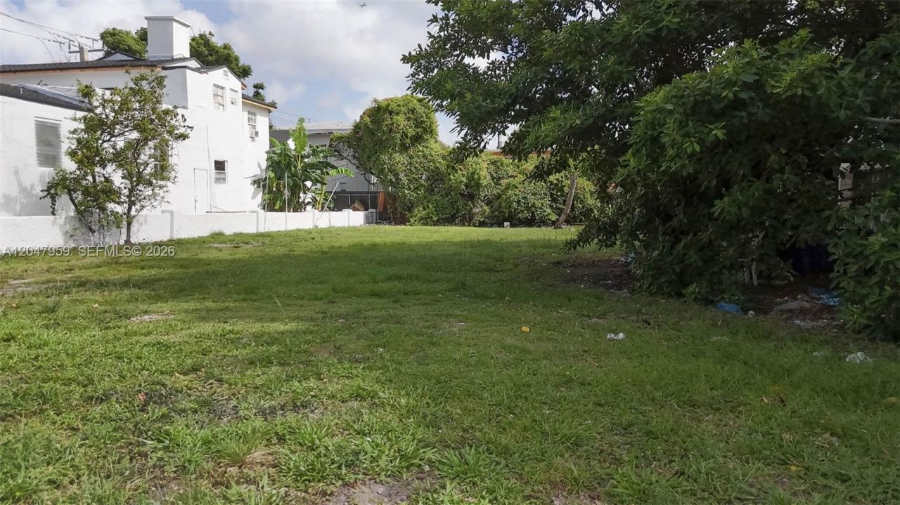 1877 SW 7th St , Miami, FL 33135 Photo