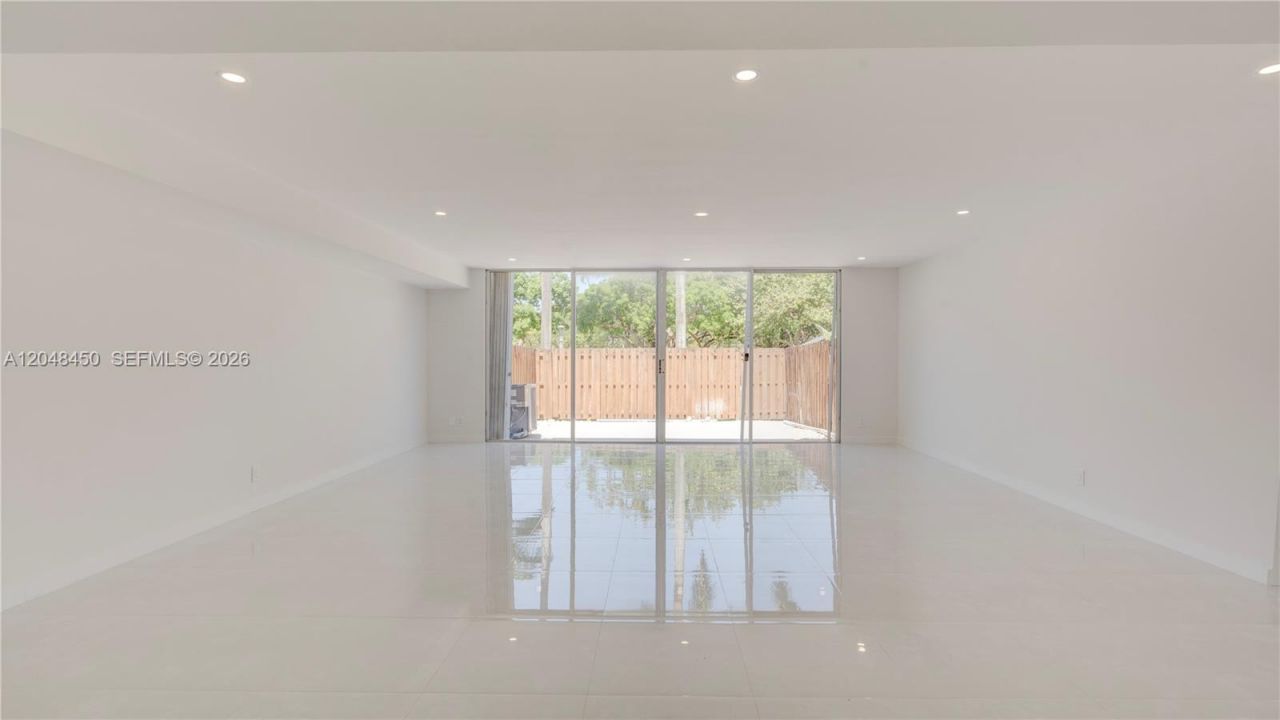 933 NE 24th Ave, Unit 169, Hallandale Beach, FL 33009 Photo