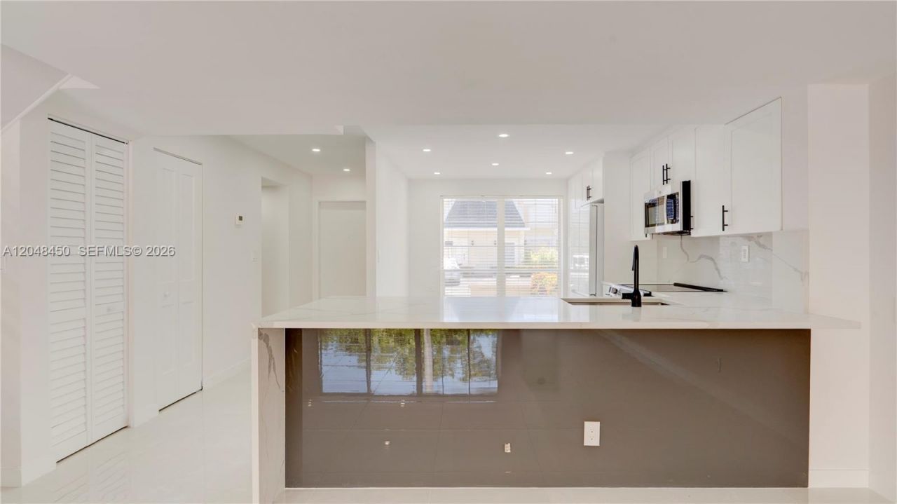933 NE 24th Ave, Unit 169, Hallandale Beach, FL 33009 Photo