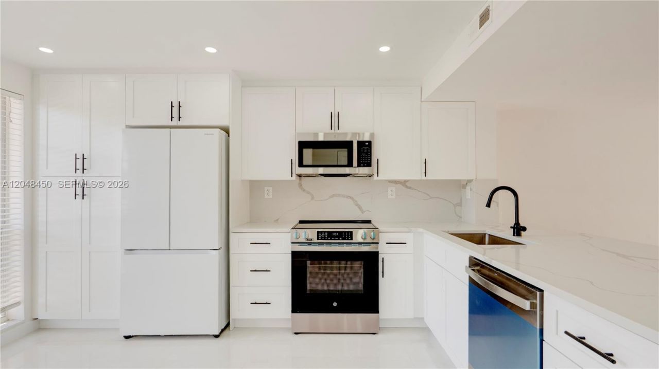 933 NE 24th Ave , Unit 169, Hallandale Beach, FL 33009 Photo