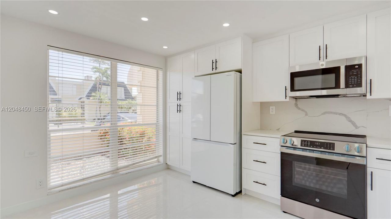 933 NE 24th Ave, Unit 169, Hallandale Beach, FL 33009 Photo