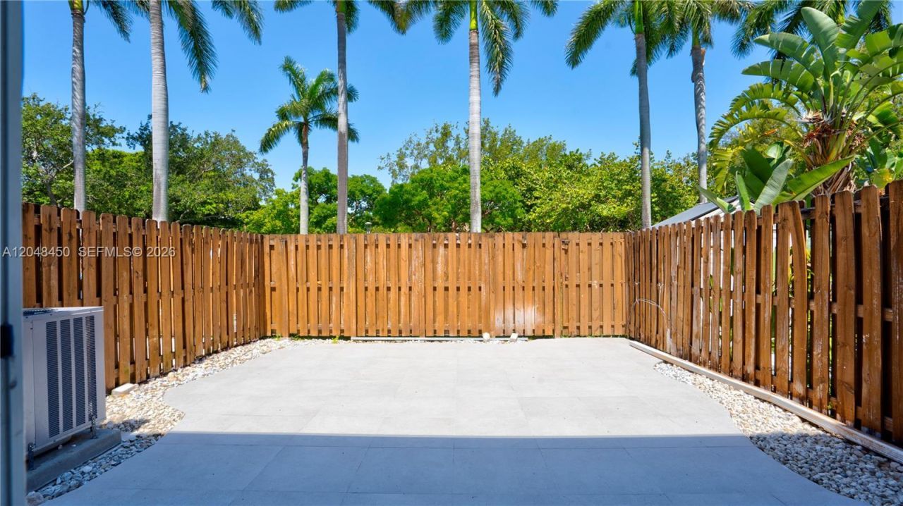 933 NE 24th Ave, Unit 169, Hallandale Beach, FL 33009 Photo
