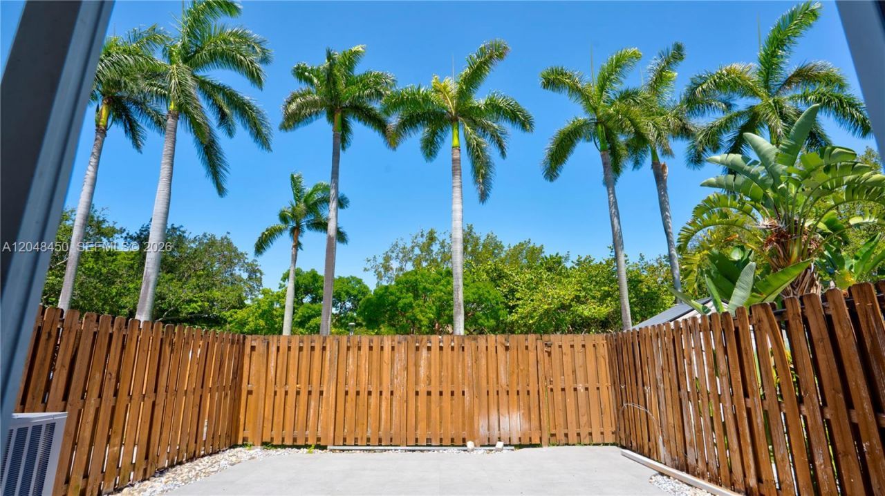 933 NE 24th Ave, Unit 169, Hallandale Beach, FL 33009 Photo