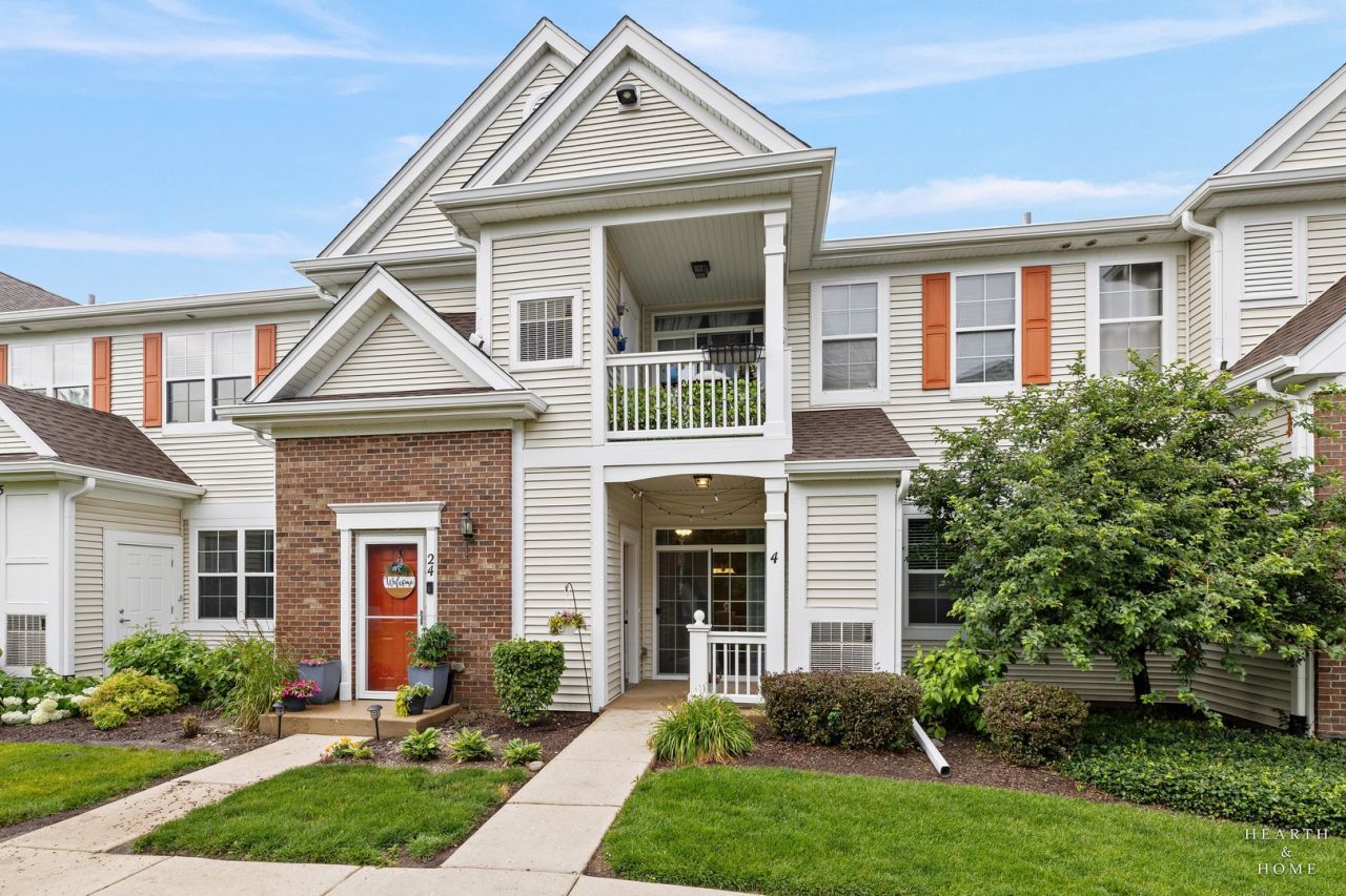 2305 Aurora Drive , Unit 4, Hampshire, IL 60140 Main Photo