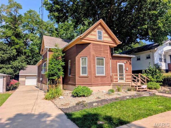 1809 Clawson Street , Alton, IL 62002