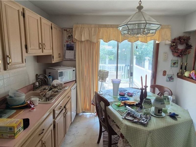 8415 Newcomb Drive, Parma, OH 44129 Photo 5