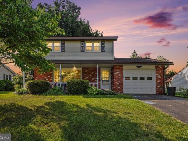 815 FAIRVIEW ROAD , CARLISLE, PA 17013