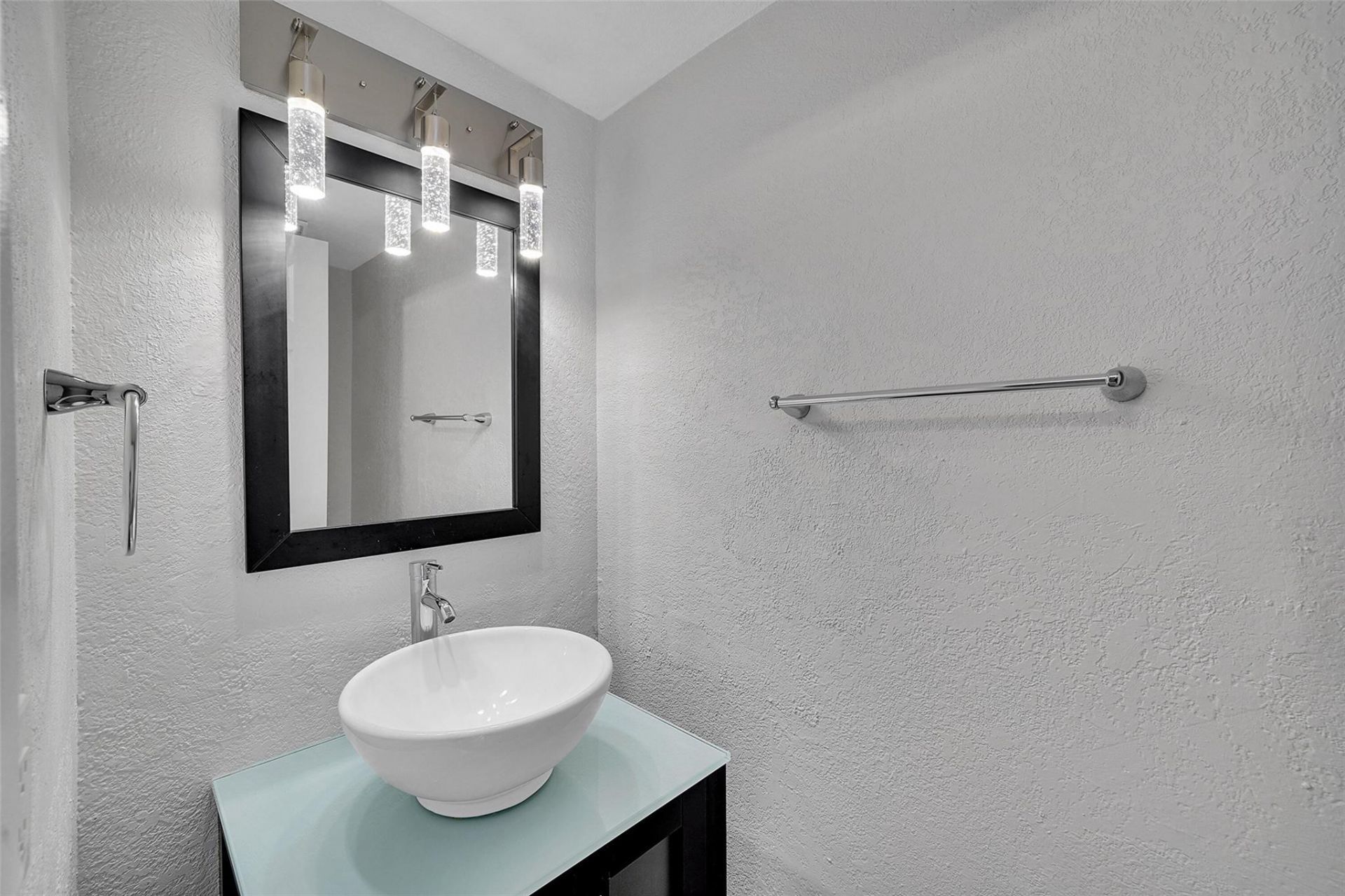 650 Tennis Club Drive, Unit 305, Fort Lauderdale, FL 33311 Photo