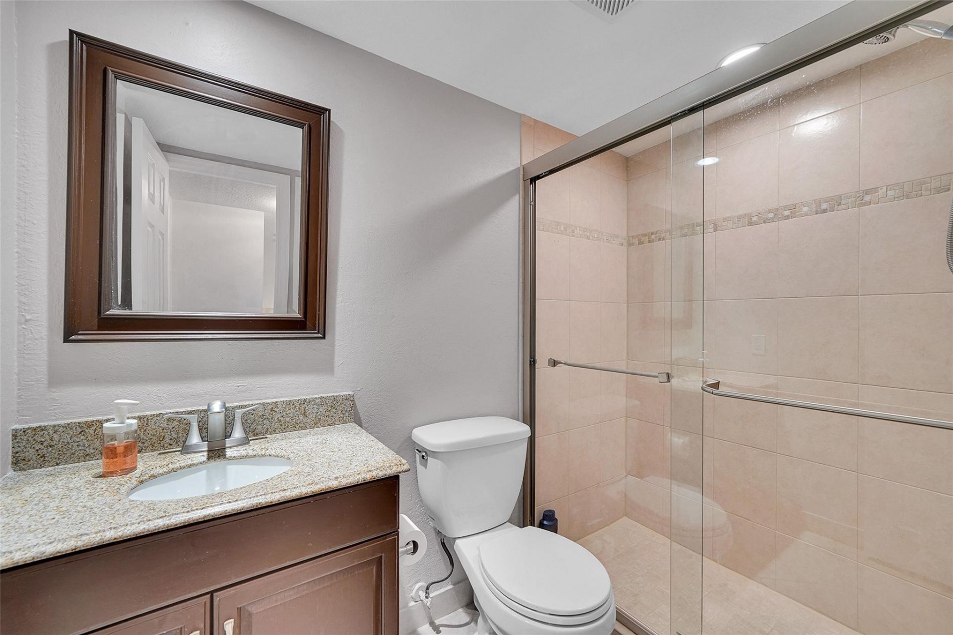 650 Tennis Club Drive, Unit 305, Fort Lauderdale, FL 33311 Photo