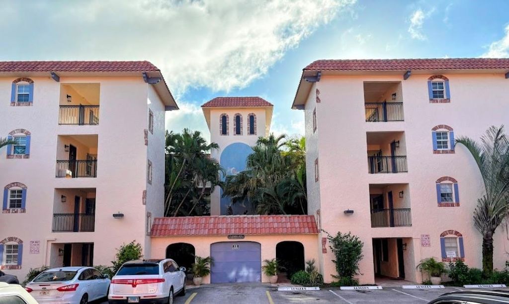 650 Tennis Club Drive, Unit 305, Fort Lauderdale, FL 33311 Photo