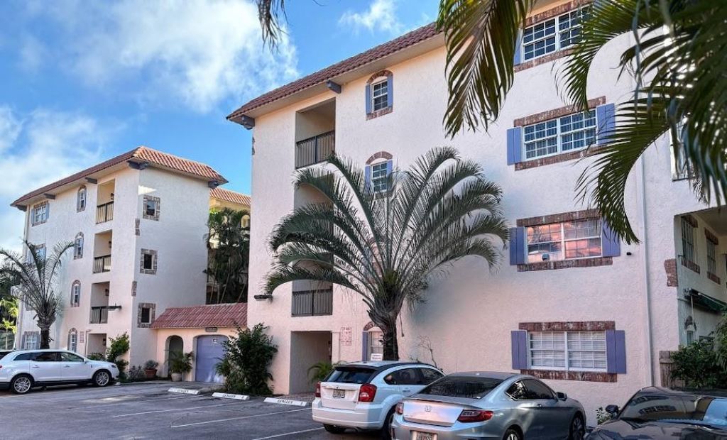 650 Tennis Club Drive, Unit 305, Fort Lauderdale, FL 33311 Photo