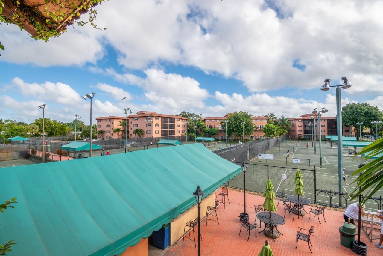 650 Tennis Club Drive, Unit 305, Fort Lauderdale, FL 33311 Photo