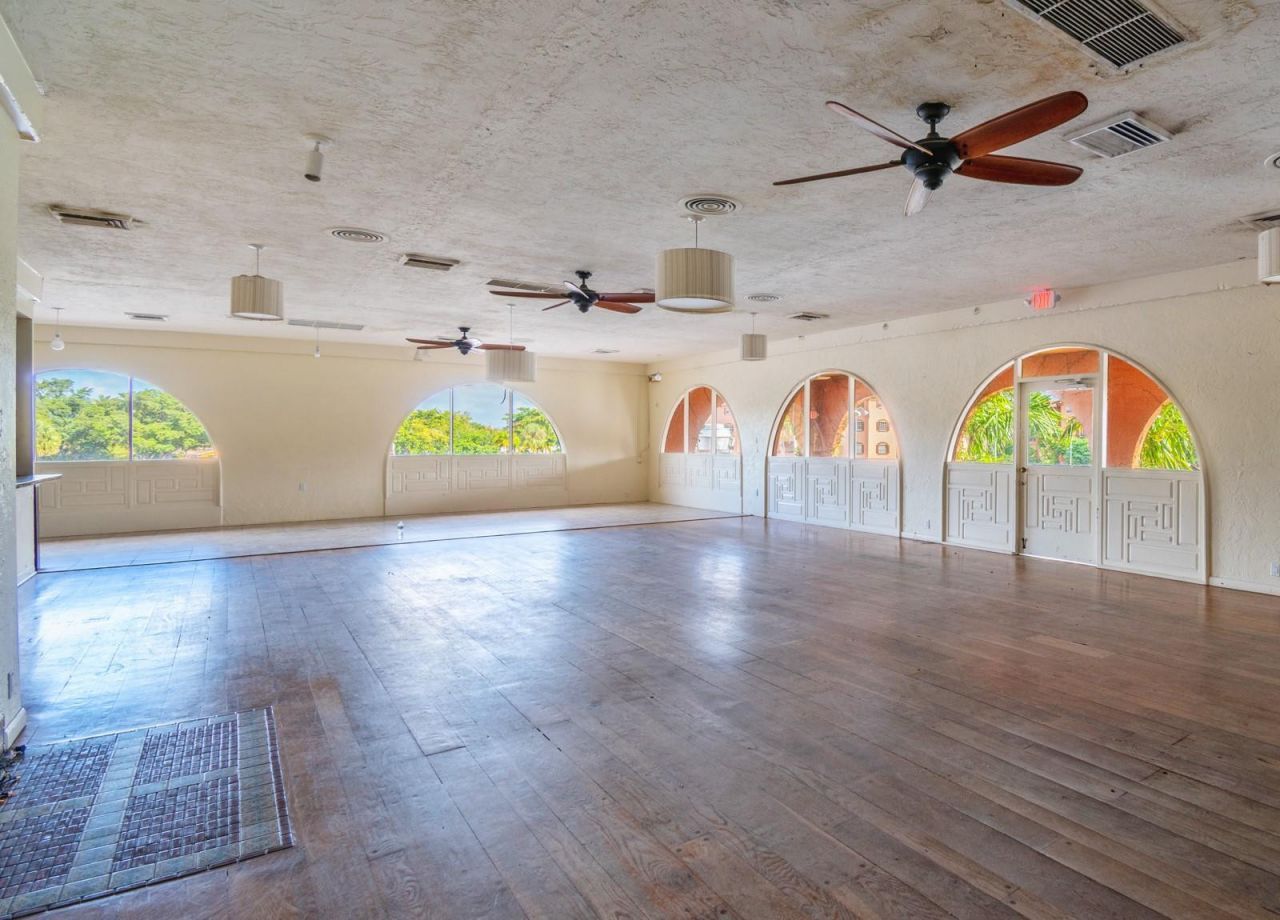 650 Tennis Club Drive, Unit 305, Fort Lauderdale, FL 33311 Photo