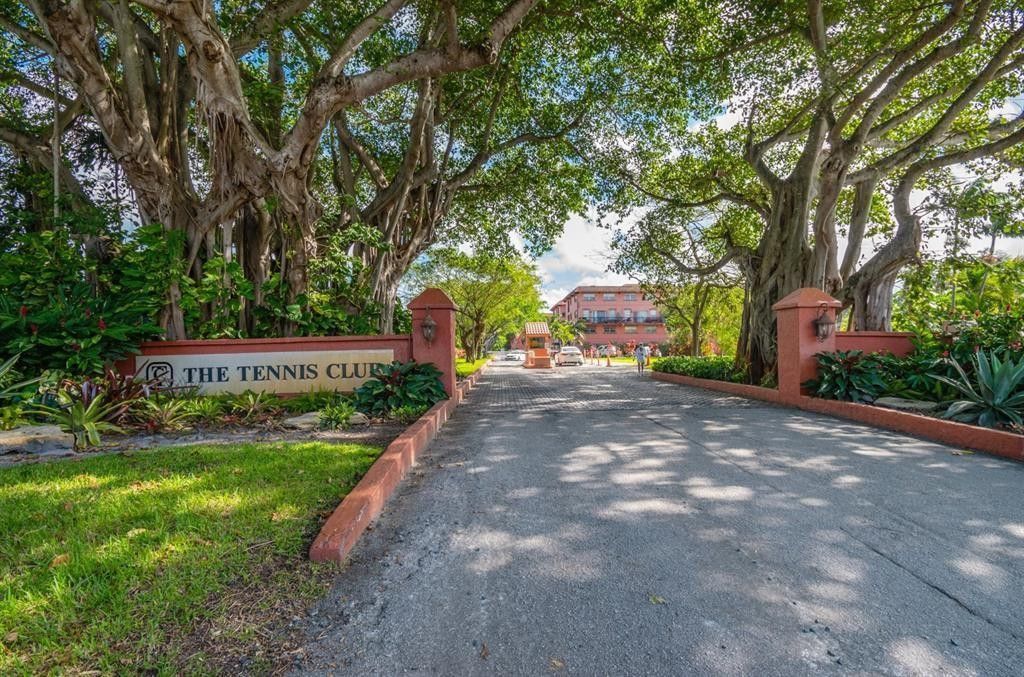 650 Tennis Club Drive, Unit 305, Fort Lauderdale, FL 33311 Photo
