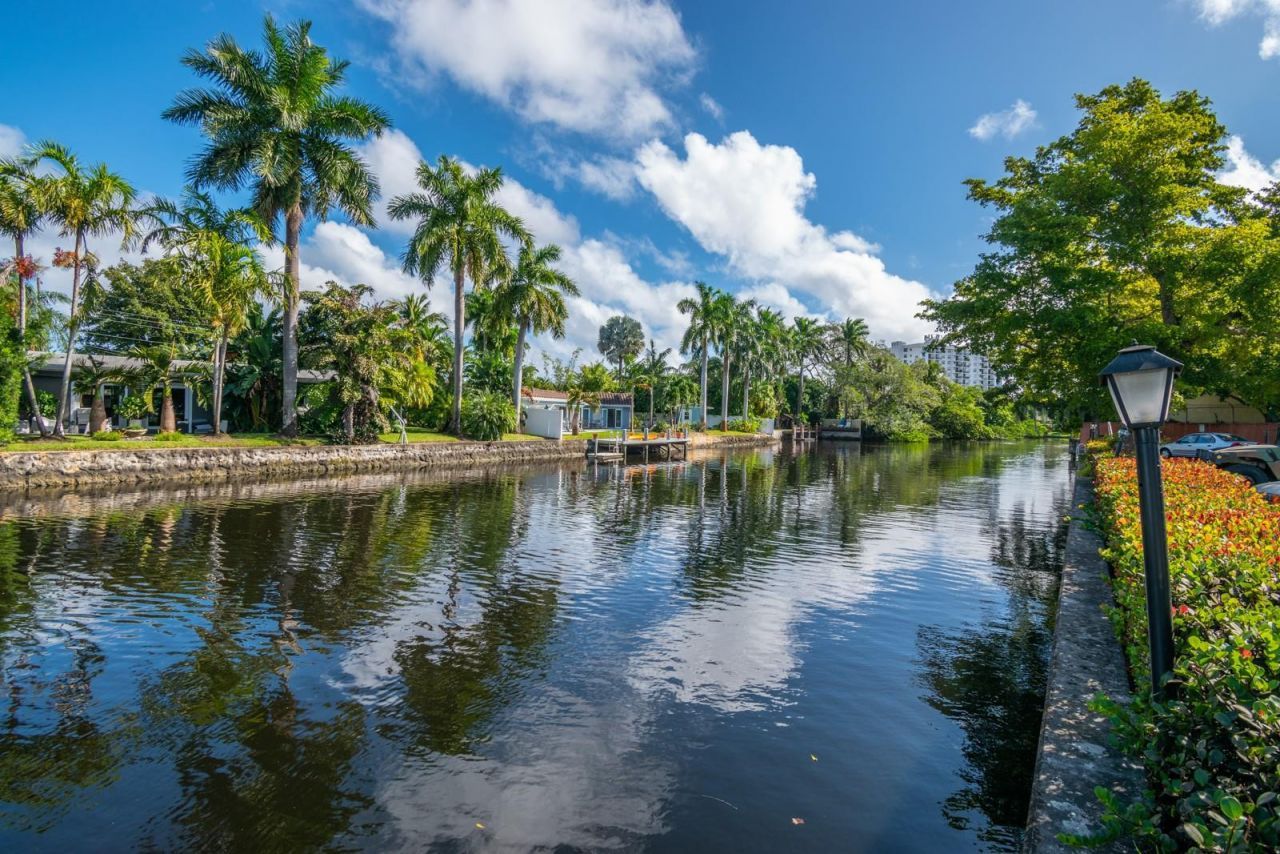 650 Tennis Club Drive, Unit 305, Fort Lauderdale, FL 33311 Photo