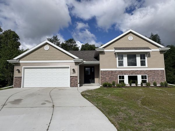 269 Cardinal Dr, Sullivan, WI 53178
