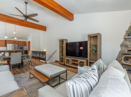 10260 Schaffer Drive, Truckee, CA 96161 Photo