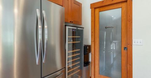 10260 Schaffer Drive, Truckee, CA 96161 Photo