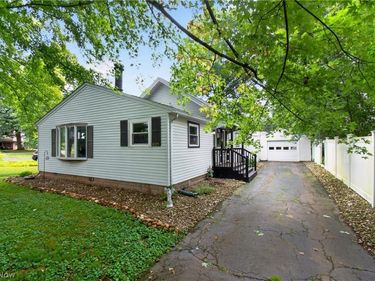 4185 Beckel Avenue NE, Sandyville, OH 44643