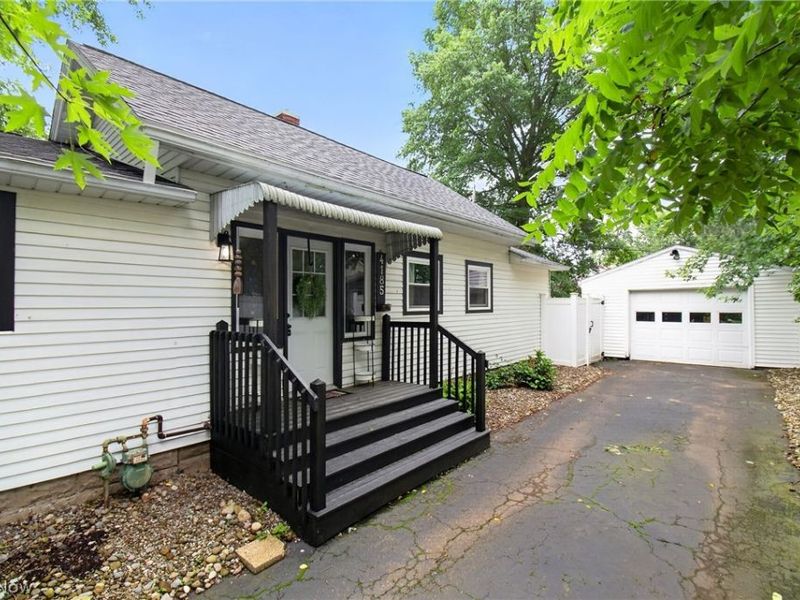 4185 Beckel Avenue NE, Sandyville, OH 44643 Photo 2