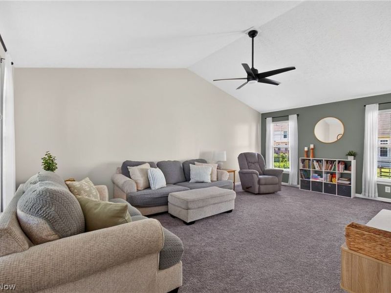 1938 Northgate Circle, Akron, OH 44320 Photo 4