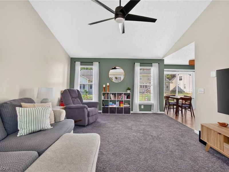 1938 Northgate Circle, Akron, OH 44320 Photo 5