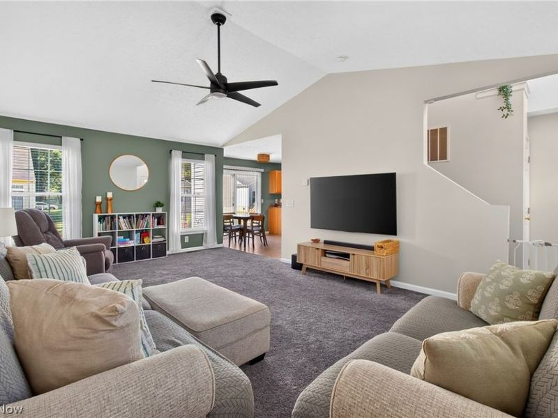 1938 Northgate Circle, Akron, OH 44320 Photo 6