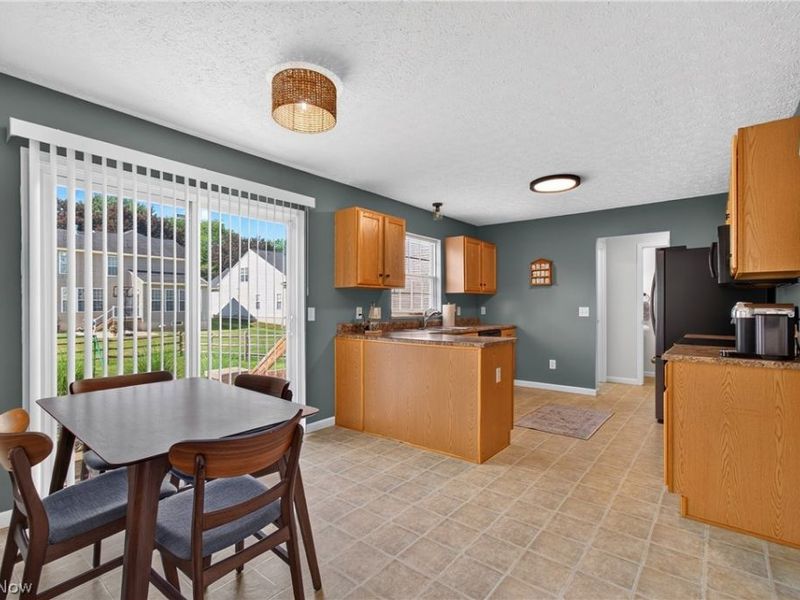 1938 Northgate Circle, Akron, OH 44320 Photo 8