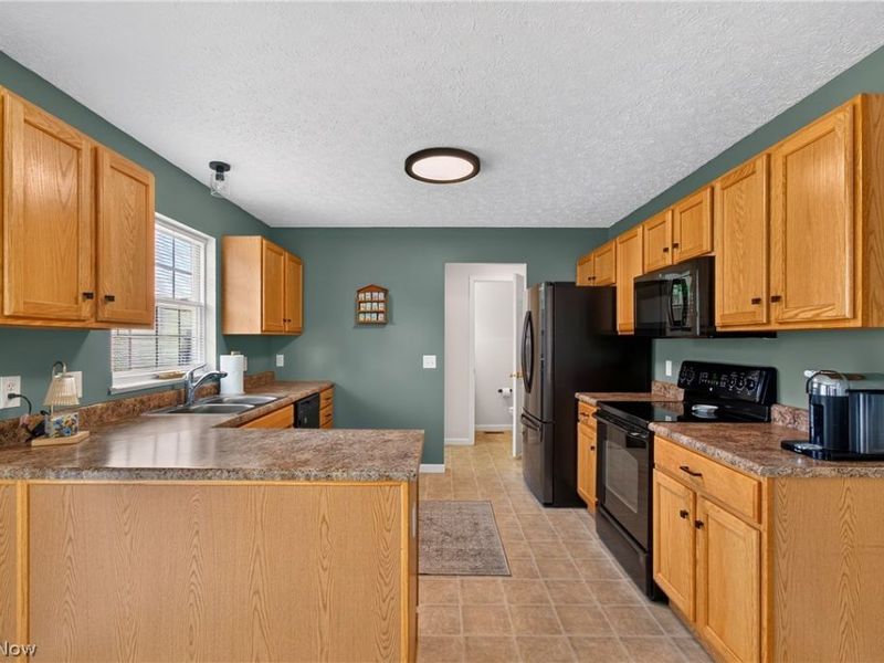 1938 Northgate Circle, Akron, OH 44320 Photo 9