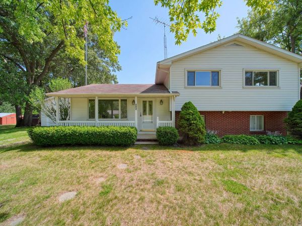 2745 E Carleton , Adrian, MI 49221