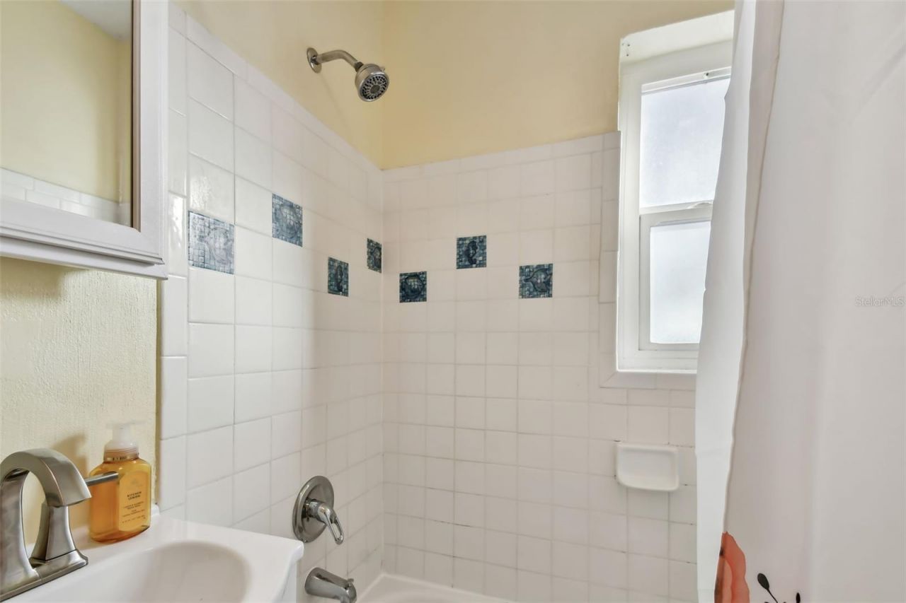 270 41st Avenue Ne, Saint Petersburg, FL 33703 Photo