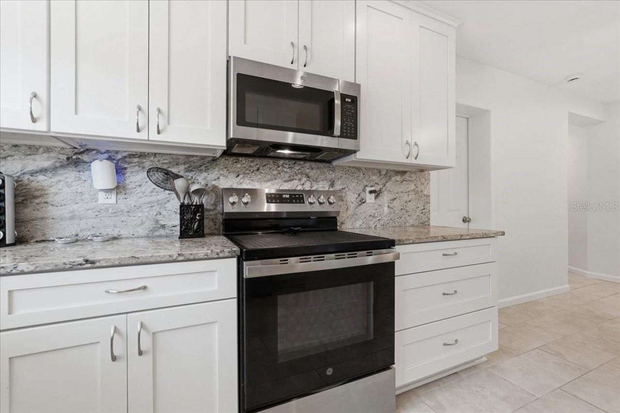 404 Laurel Lane, Palm Harbor, FL 34683 Photo